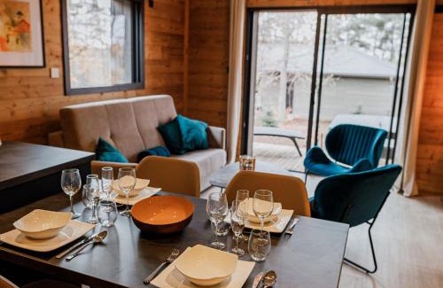 Le Chambon-sur-Lignon House | Lodge avec bain à remous privatif, piscine, salle de sport et aire de jeux au bord du golf de Chambon - FR-1-582-370