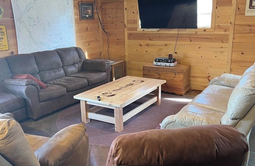 Graceville Cabin | Lodge in Big Stone MN