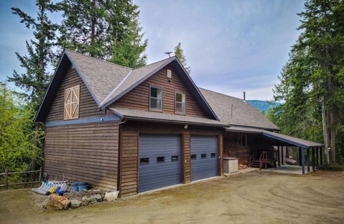 Beasley Ski Chalet | Lodge in The Woods, Nelson
