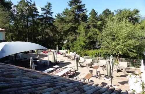 Die House | Lodge Insolite Bivouac (no bathroom, no kitchen) (1bed- 1/2pers) 2 persons