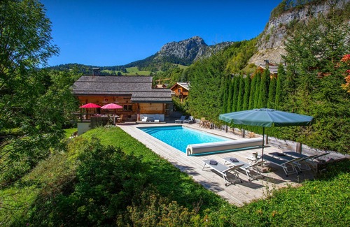 Le Grand-Bornand Ski Chalet | Lodge Le Chevreuil - cosy ski chalet 10p with sauna & pool - OVO Network