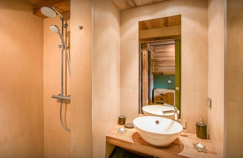La Clusaz Ski Chalet | Lodge Les Fougeres - Snow Lodge