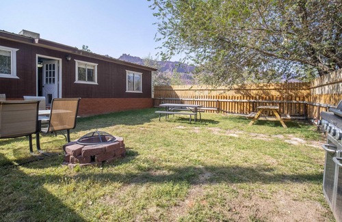 Moab South Valley House | Lodge - OK RV Park Lodge Home