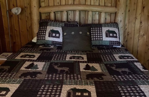 Williamsburg Cabin | Lodge Sleeps 10 People - 4.5 miles to Traverse City Horse Shows