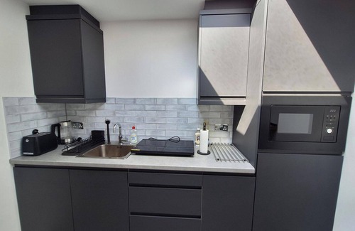 Sidcup Apartment | Lodge - Sleeps 2 - Pet friendly - Parking - Patio