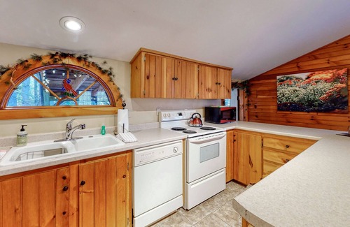 Fryeburg Cabin | Lodge-style cabin with fireplace, screened porch, washer/dryer, cable, & WiFi