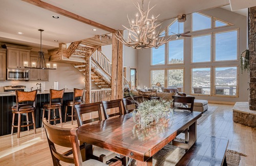 South Fork House | Lodge-style home with striking mountain views, fireplaces, & hot tub
