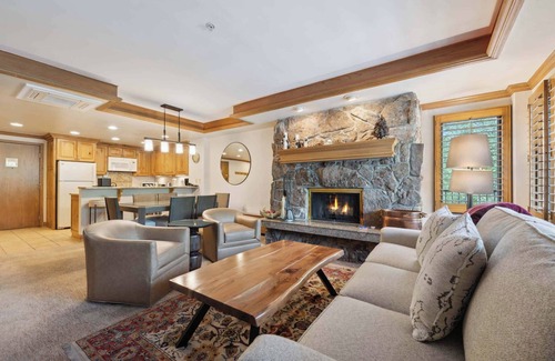 Vail Condo | Lodge Tower 194 2BR at the base of Vail Mountain