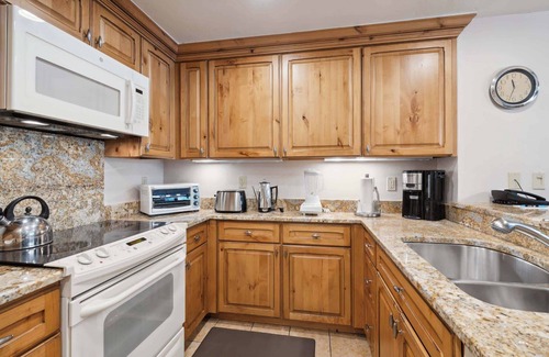 Vail Condo | Lodge Tower 194 2BR at the base of Vail Mountain
