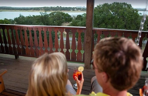 Canyon Lake Resort | LODGE UPSTAIRS DELUXE #201