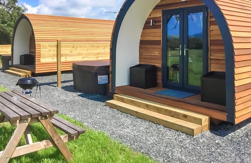 Criccieth Ski Chalet | Lodge with one double, one twin and one with bunks.
