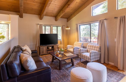 Incline Village Cabin | Lodgepole by AvantStay | Spacious Retreat, 5 mins from Lake Tahoe!