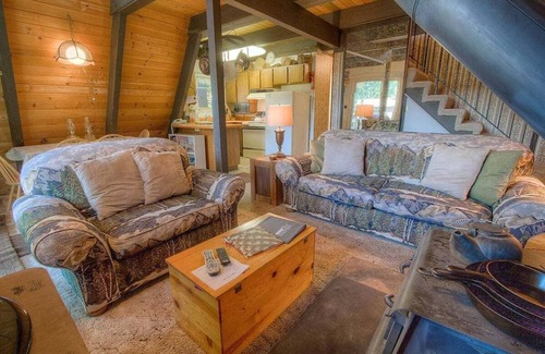 Pioneer Trail House | Lodgepole Chalet - Cabin in Woods