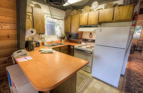 Pioneer Trail House | Lodgepole Chalet - Cabin in Woods