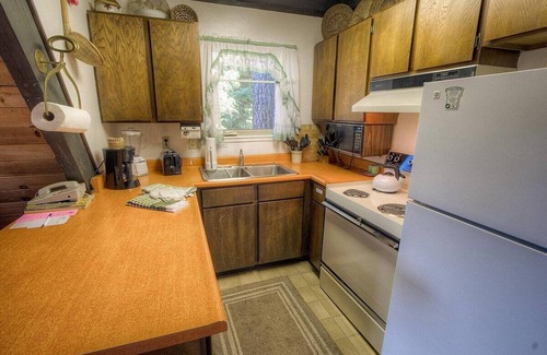 Pioneer Trail House | Lodgepole Chalet - Cabin in Woods