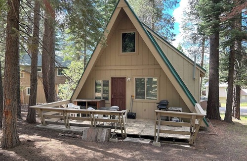 Pioneer Trail House | Lodgepole Chalet - Cabin in Woods