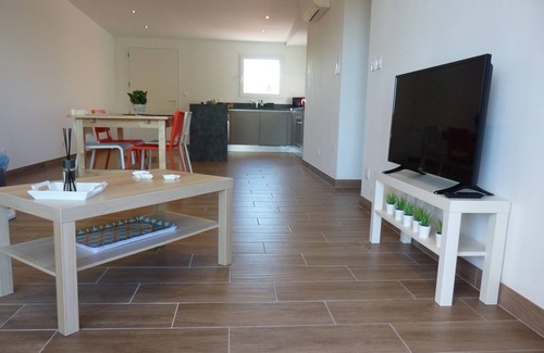 Valensole House | LODGES II, in the middle of lavender and olive trees.