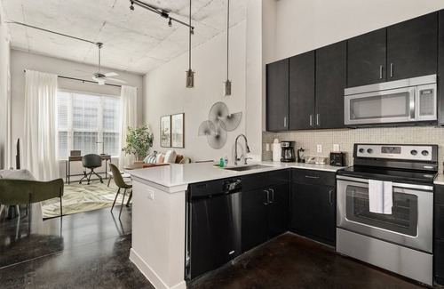 Texas Medical Center Apartment | Lodgeur | Designer loft-style 1BR | Med Center