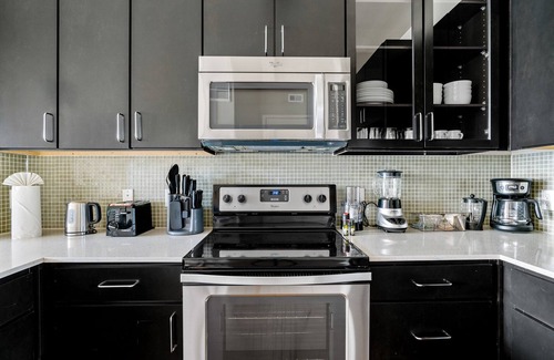 Texas Medical Center Apartment | Lodgeur | Playful & modern 1BR | Med Center