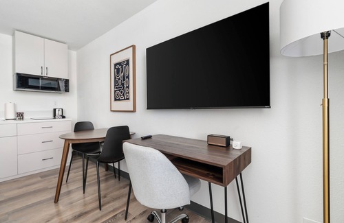 Greenway Plaza-Upper Kirby Apartment | Lodgeur | Quiet studio hideaway | Upper Kirby