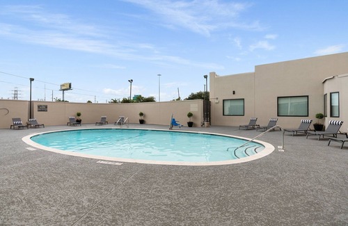 Greenway Plaza-Upper Kirby Apartment | Lodgeur | Studio by Levy Park | Upper Kirby