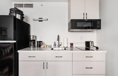 Greenway Plaza-Upper Kirby Apartment | Lodgeur | Stylish studio escape | Upper Kirby