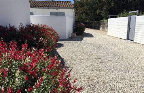 Rivedoux-Plage Cottage | LODGING FOR 4 PEOPLE, 2 BEDROOMS, PRIVATE PATIO, HEATED SWIMMING POOL, PRIVATE PARKING