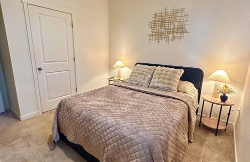 Watkins House | Lodging in Aurora