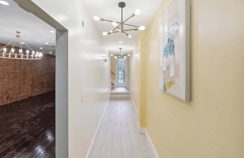West Philadelphia Apartment | Lodgyy - Chic & Quiet King-bed suite
