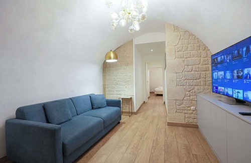 Saint-Merri Apartment | Loft 2 BR Marais, Notre Dame AC by LCC Agency