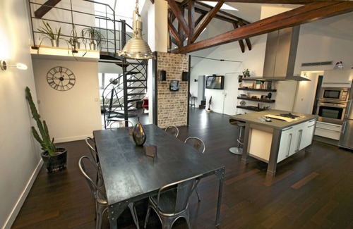 Quartier Saint-Ambroise Apartment | Loft 200 m² + terrace near the Marais