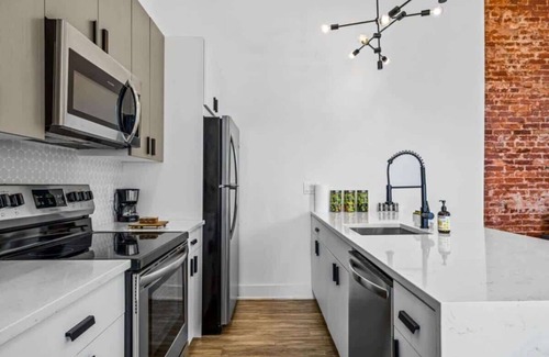 Delair Apartment | Loft 2BR Free Parking EV Charger