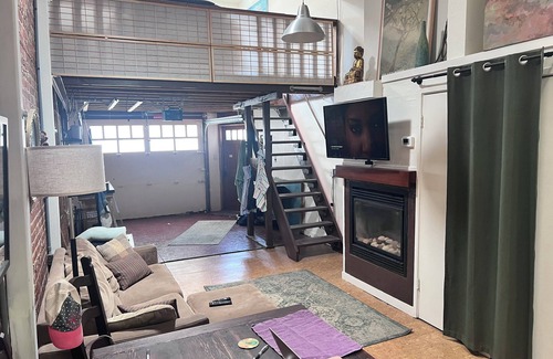 San Anselmo House | Loft Apartment walkable to downtown Fairfax and San Anselmo
