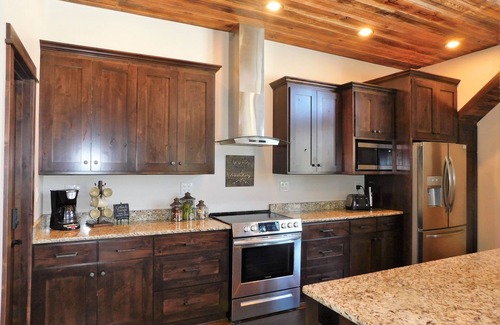 Island Park Cabin | Loft at Aspen new construction just 16 miles from YNP/2 bedroom