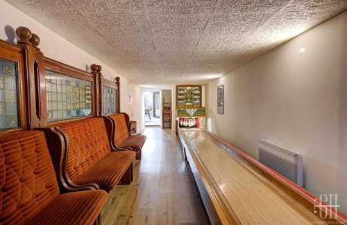 La Riche Apartment | Loft atypique avec bowling, baby-foot, flipper pour 8 voyageurs
