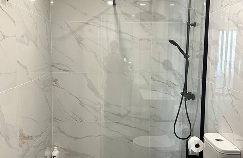 Altozano-Conde Lumiares Apartment | Loft B/apt. Completo/cocina+baño Privado/wifi