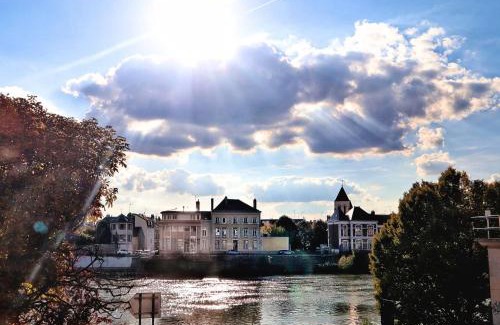 Corbeil-Essonnes Apartment | Loft Bord de Seine - Calme, Vue dégagée & Parking