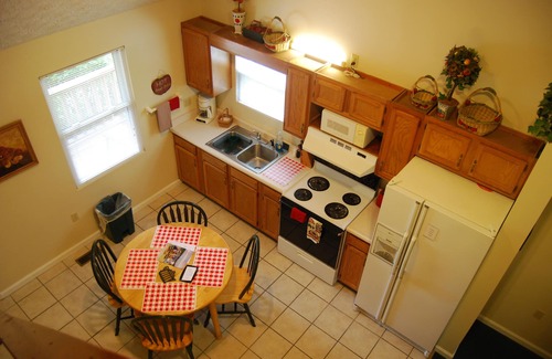 Russell Springs Cabin | Loft Cabin with Hot Tub @ LakePointe Resort - no cleaning fees!