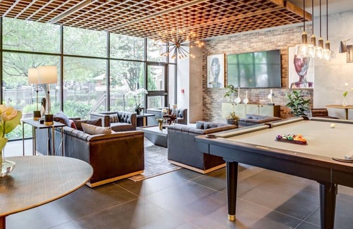 Riverside Terrace Apartment | Loft in Houston with Lounge, Pool, Courtyard, Dog Park, Gazebo and Leisure Area