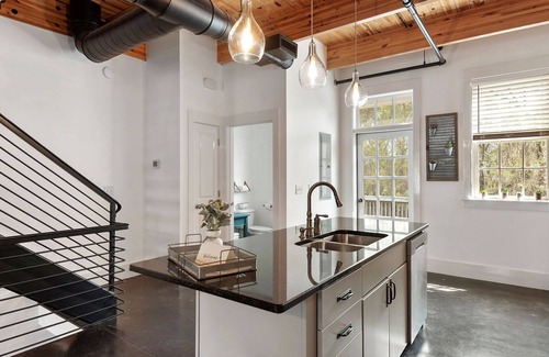 Habersham Condo | Loft in the Heart of Habersham Marketplace, Beaufort