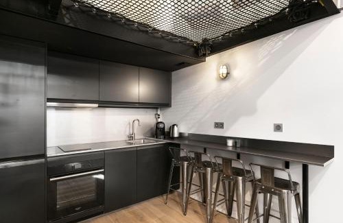 Cimiez Apartment | Loft Industriel avec Terrasse et Filet Suspendu à Nice Cimiez