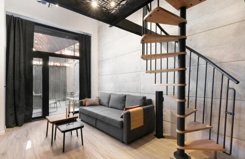 Cimiez Apartment | Loft Industriel avec Terrasse et Filet Suspendu à Nice Cimiez