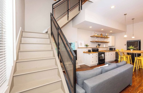 Pendleton Condo | Loft Life Pendleton 2 – Chic Downtown Condo for 4!