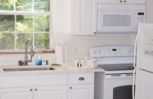 McKinney Apartment | Loft Mckinney is an upstairs studio efficiency apartment seven blocks from