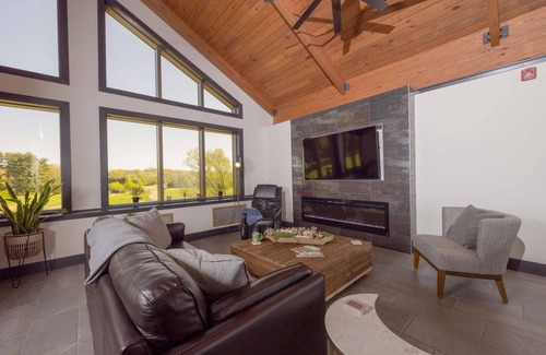 Logan Condo | Loft on #18 by The Inn & Spa at Cedar Falls