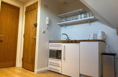 Cambridge Apartment | Loft Studio in Excellent Central City CB1 Location