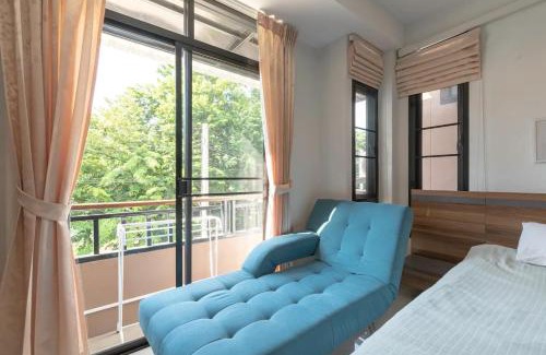 Chang Khlan House | Loft Style Townhouse Near Old City