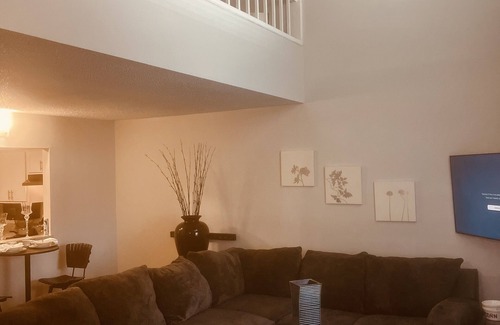 Clarkston Apartment | loft style unit. perfect for a relaxing getaway,15 min from shopping and more!
