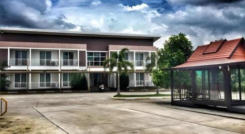 Nakhon Nayok Resort | Loft Village