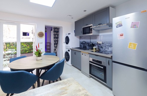 Centre-Ville Apartment | LOFT with private jacuzzi, CENTRE VILLE PONTOISE